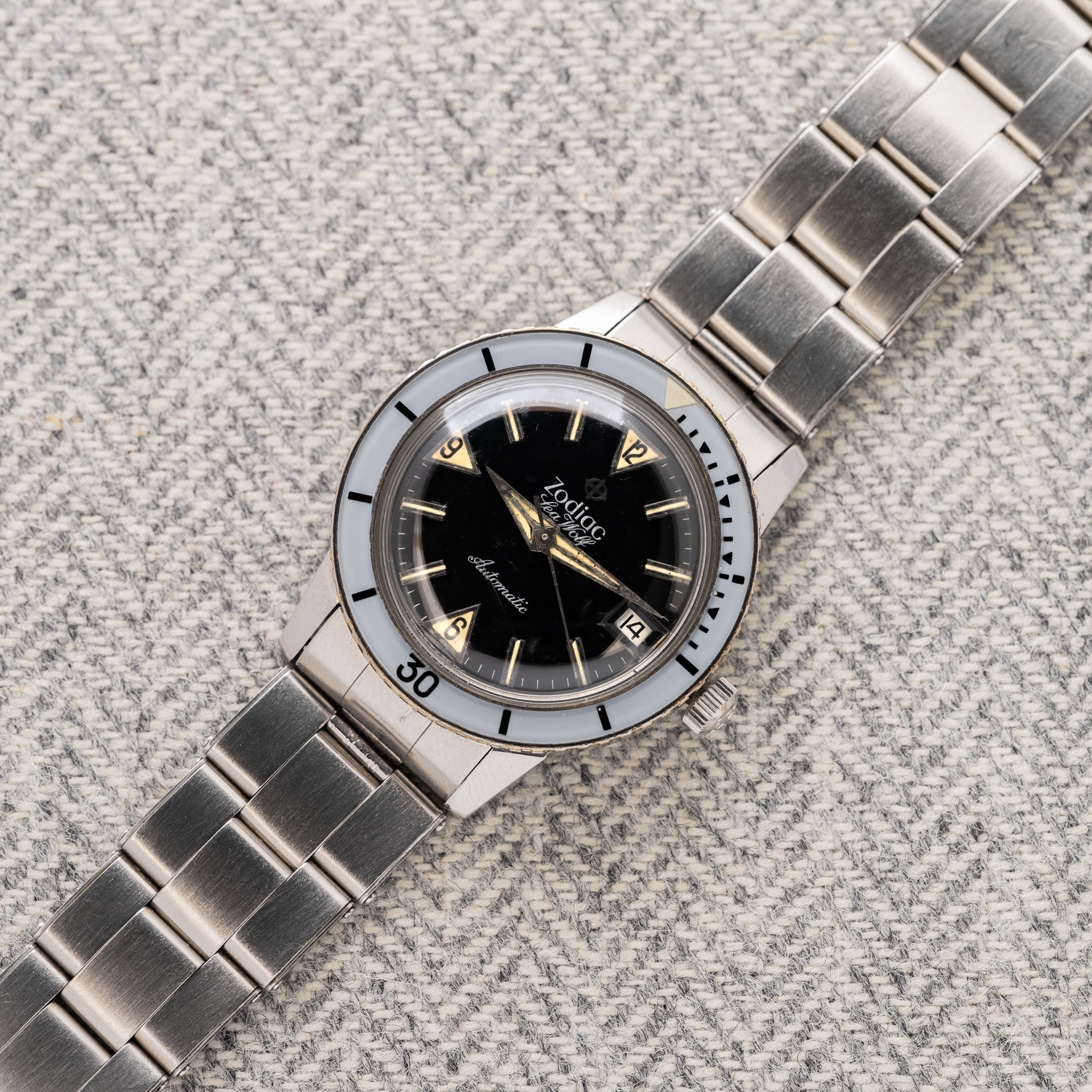 Zodiac Sea Wolf Bakelite Bezel (Ref. 722-946) – Huntington Company
