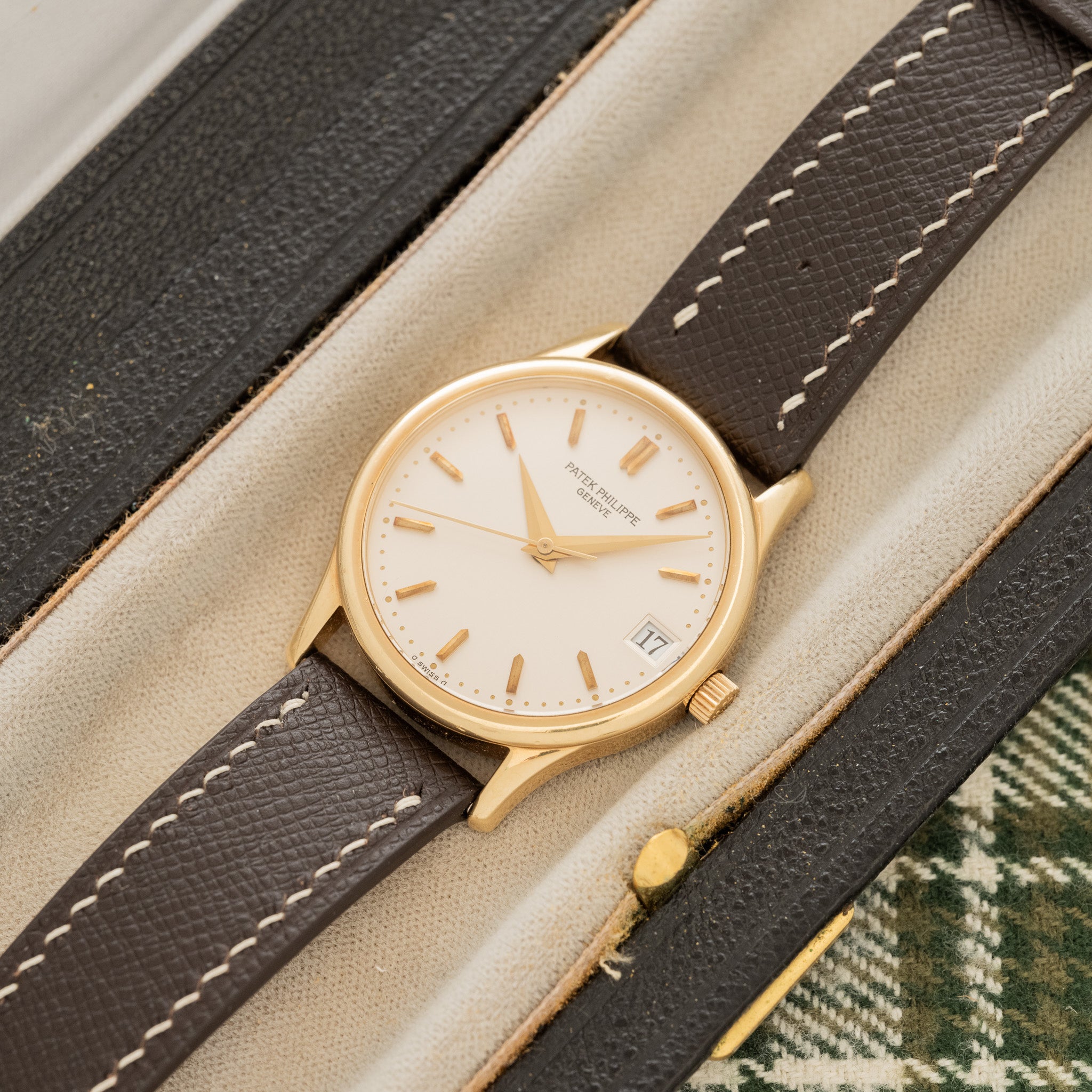 Patek Philippe Calatrava - Box & Archive Papers (Ref. 3998J