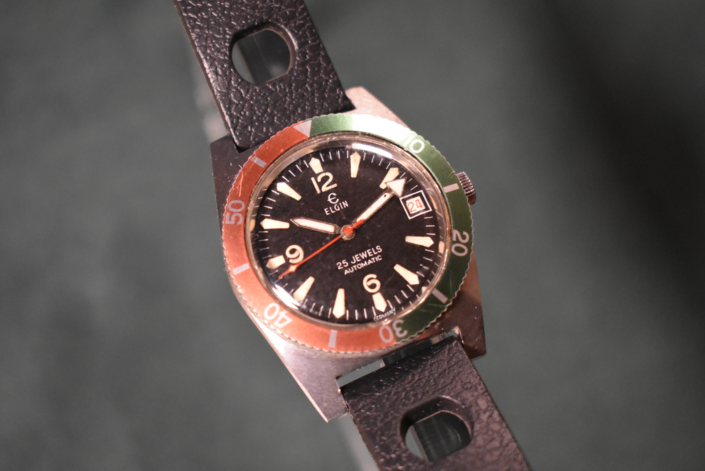 Elgin Diver Red Green Huntington Company